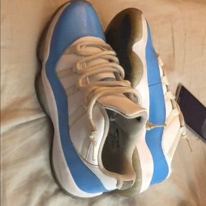 Air Jordan low 11(UNC)